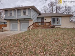 1002 E Willow Dr, Olathe, KS 66061