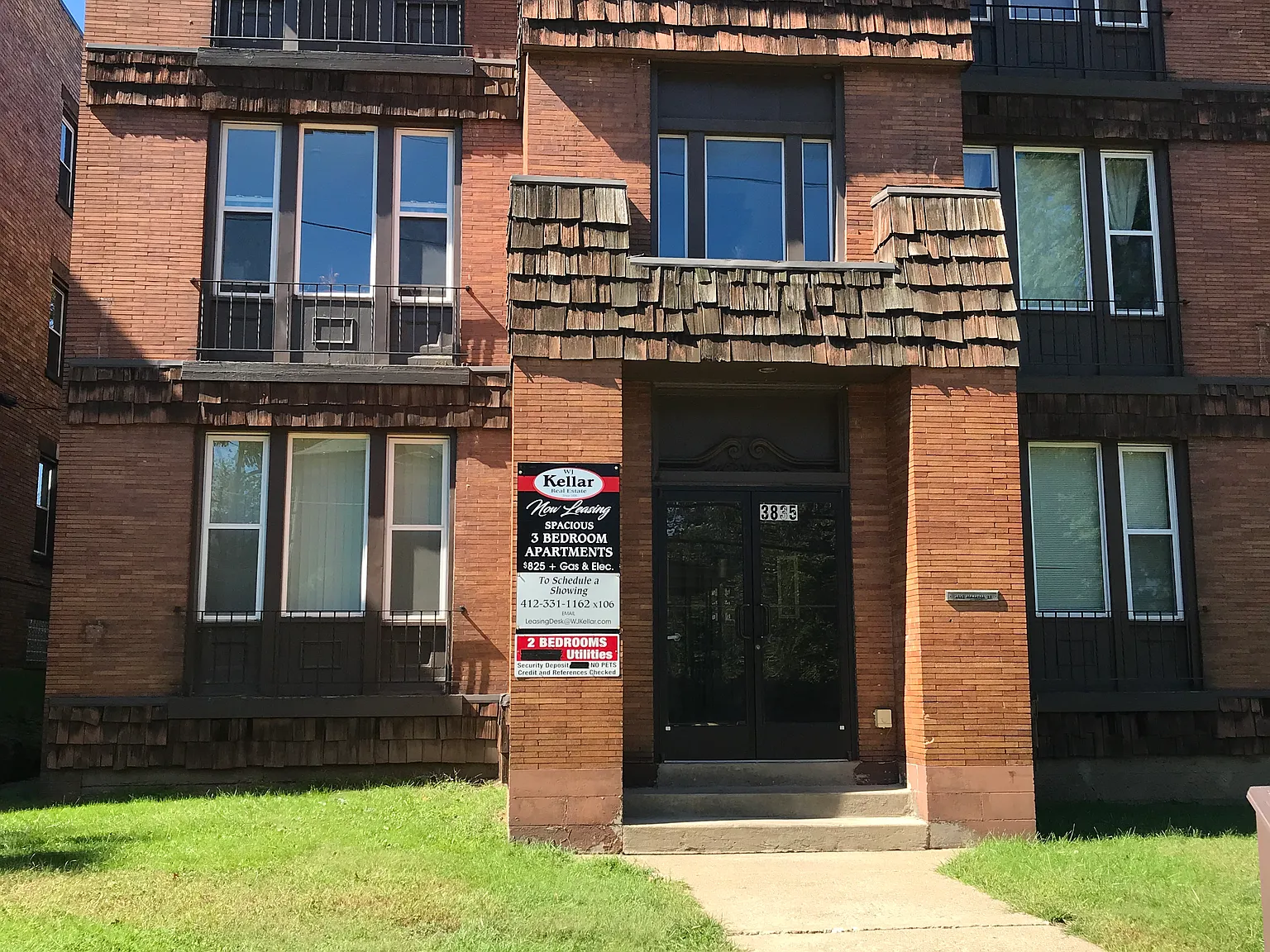 3 Bedroom 1 Bath in Brighton Heights — Photo 1