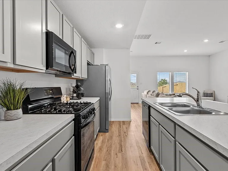 512 Maple Bend Ln — Photo 9