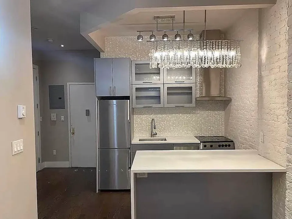 64 E 34th St #3A