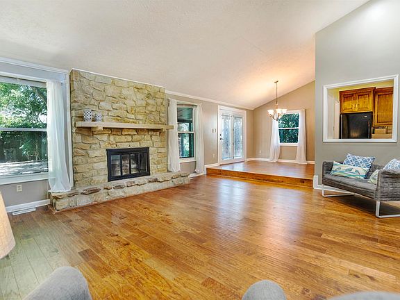 2nd image of 1509 Tanglewood Dr