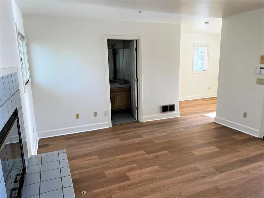3100 Fergusson Ln — Photo 3