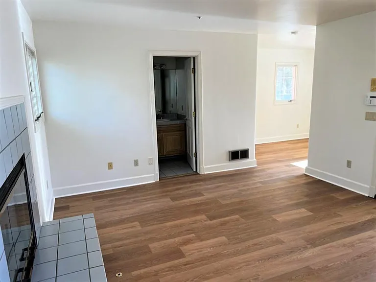 3100 Fergusson Ln — Photo 3