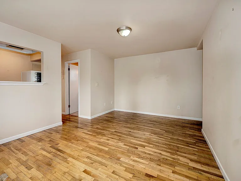 800 NE 40th St #800 — Photo 4