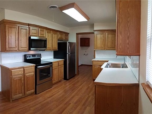 2nd image of 4709 Lisa Ln