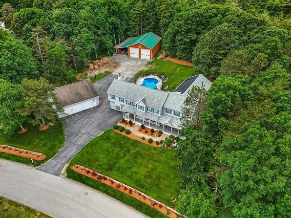11 Longwood Dr, Lunenburg, MA 01462