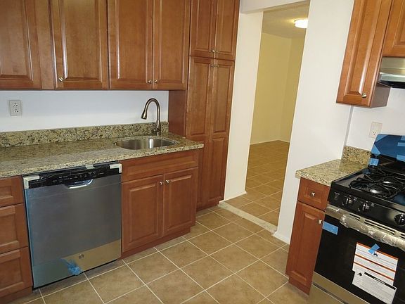 3rd image of 3215 Arlington Ave APT 6J