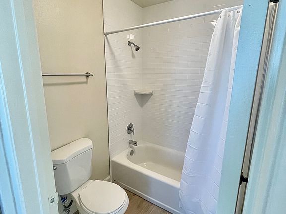 5th image of 4046 Crown Point Dr #3