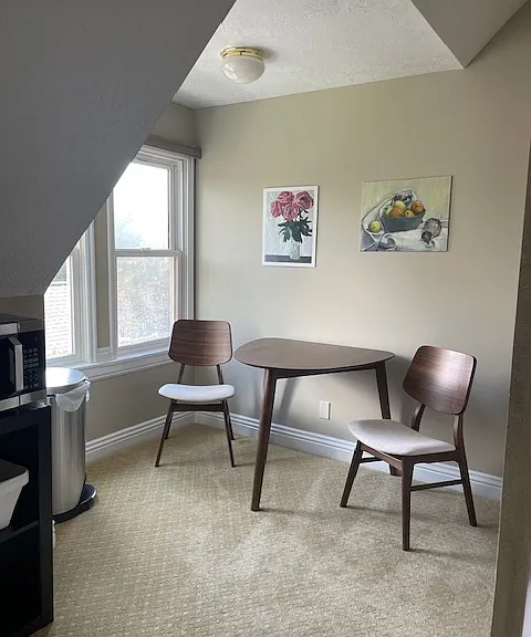 Kitchenette- seating area