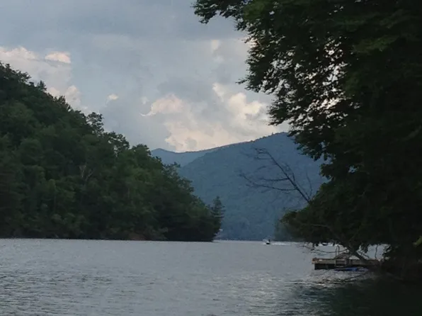 678 Nantahala Shrs, Topton, NC 28781