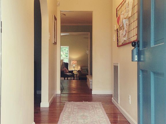 3rd image of 4417 NE Garden Dr