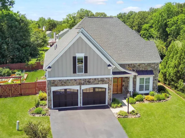 1410 Hillbrook Ct, Charlottesville, VA 22901