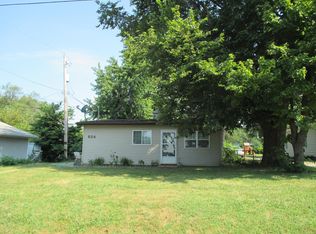 524 Comet Ave, Lincoln, IL 62656