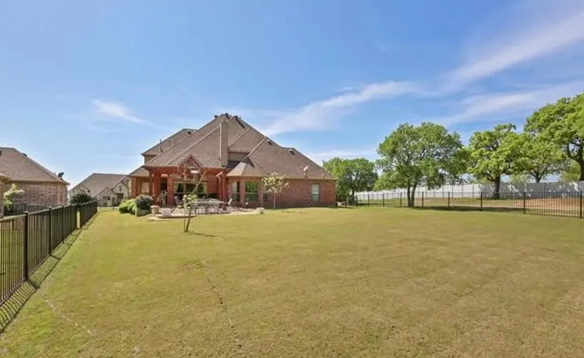 5 bed, 4358 sqft, $5,500 — Photo 4