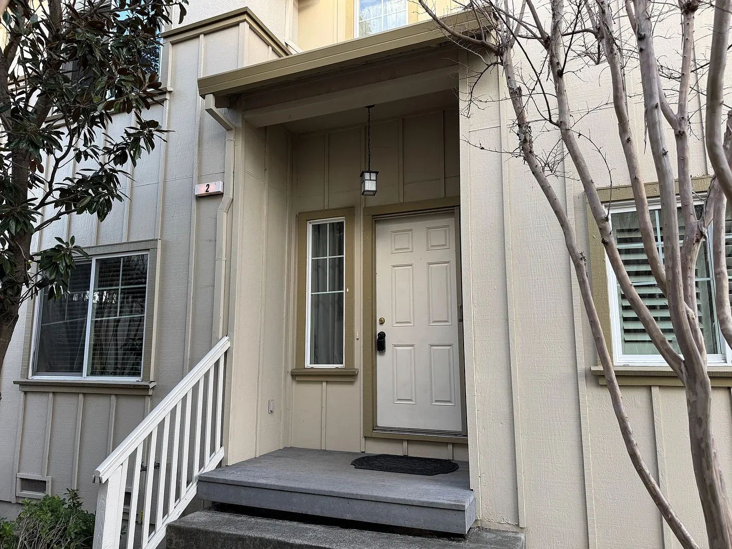 Charming 2 Bedroom 1.5 Bathroom Townhome with 1 Car Garage! Garbage included! — Photo 1