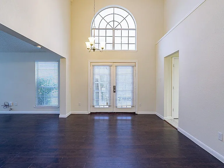 1408 Belaire Dr — Photo 10