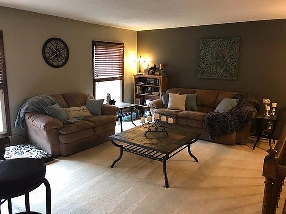 4th image of 2530 Monterey Dr