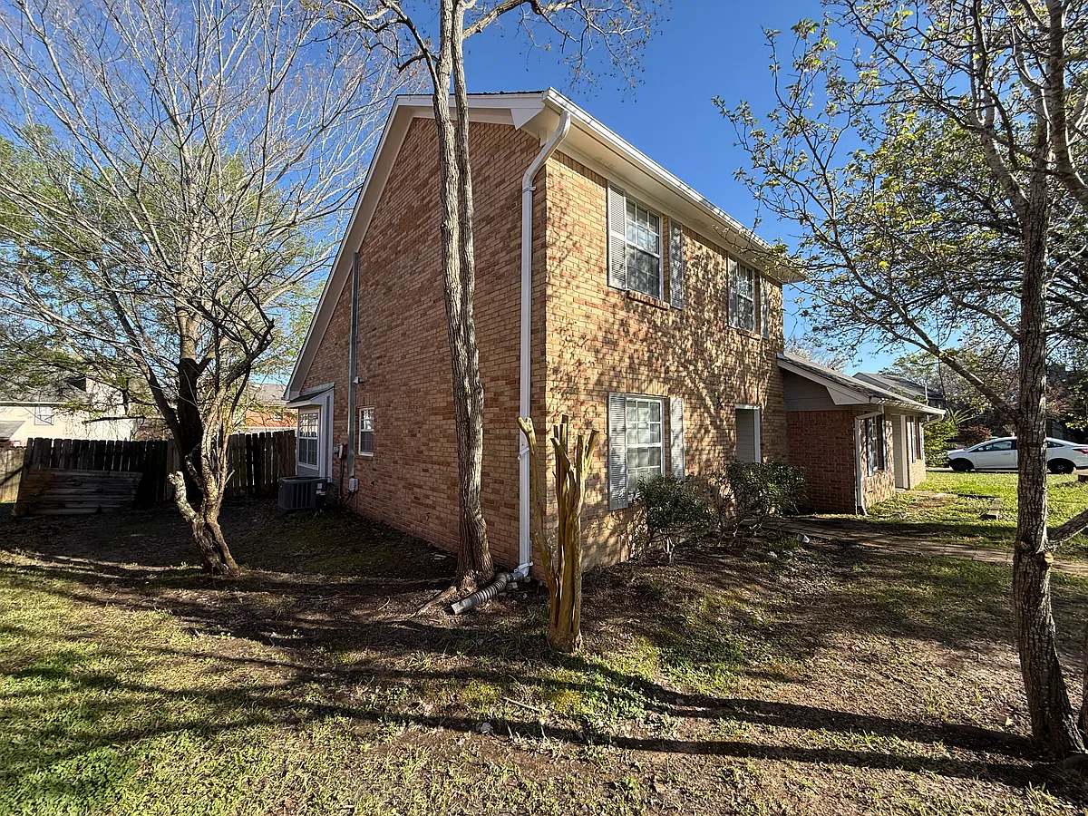 Building Photo - 35 Meadowoods Ter