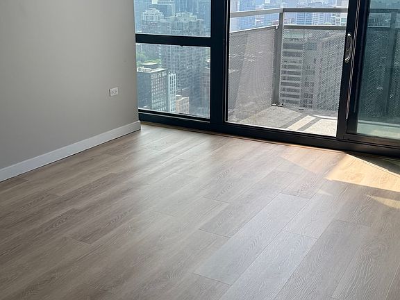 4th image of 235 W Van Buren St Unit 3904