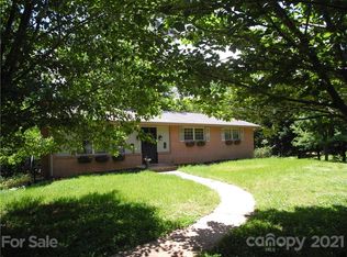 1122 11th Street Cir NW, Hickory, NC 28601