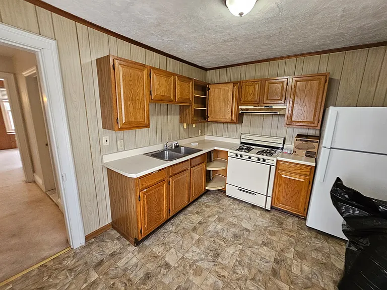 31 Hazen St #2 — Photo 3