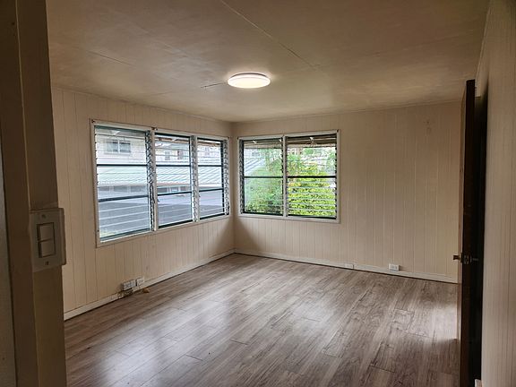 2nd image of 1425 Middle St #G2