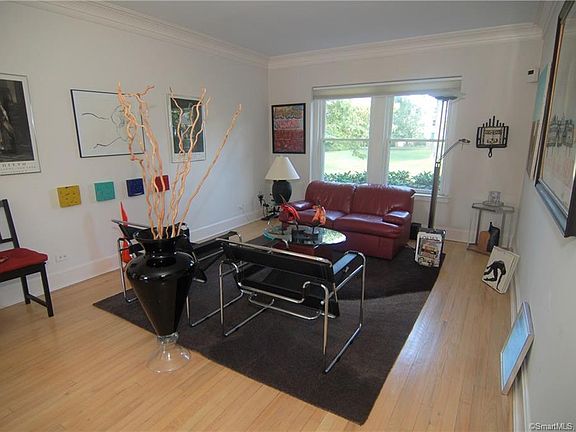 2nd image of 134 Woodside Grn APT 1A