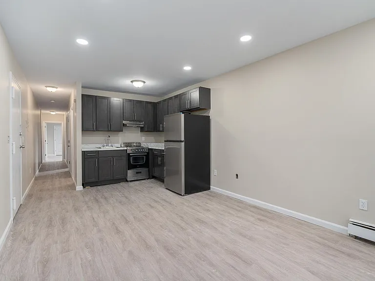 Railroad Manor — Photo 16