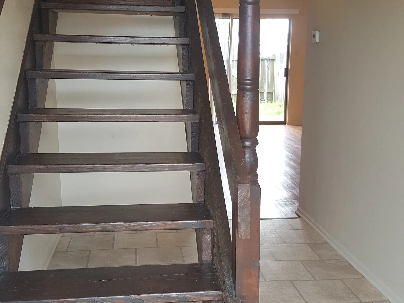 2 bed, 1.5 bath, 1008 sqft, $1,200 — Photo 2