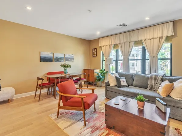 1 Brook Rd Unit 215, Quincy, MA 02169