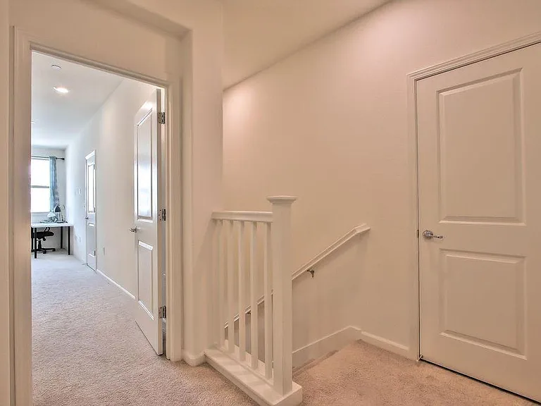 2703 Ferrara Cir — Photo 12