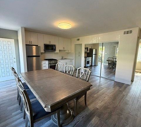 5th image of 405 W Broadway APT A