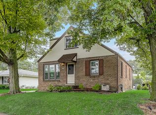 2445 N 113th St, Wauwatosa, WI 53226