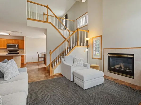 2440 Oakridge Cir, Hudson, WI 54016