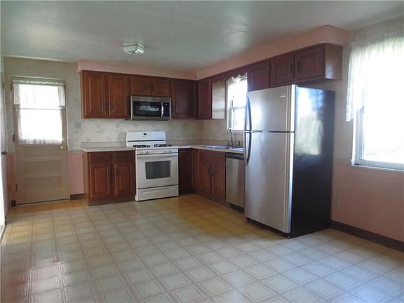 4th image of 642 Elaine Dr