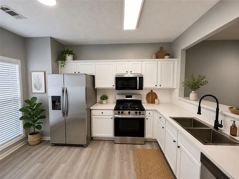 2025 Austin Park Cir — Photo 6