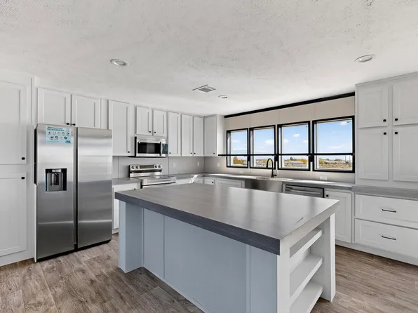 316 Hill Rd NE, Rio Rancho, NM 87144