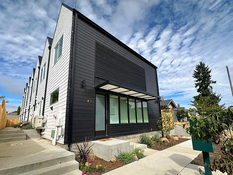 7021 N Montana Ave — Photo 2