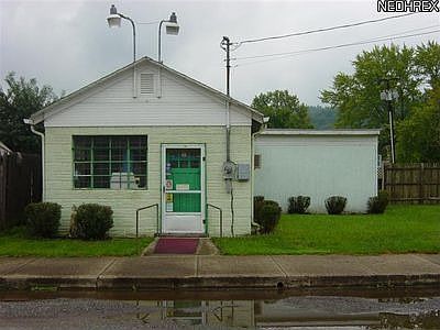 1st image of 906 Wood St