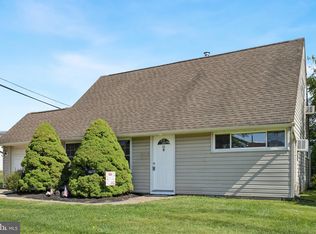 24 Umber Rd, Levittown, PA 19056