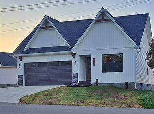 650 Sells Ln, Trenton, GA 30752