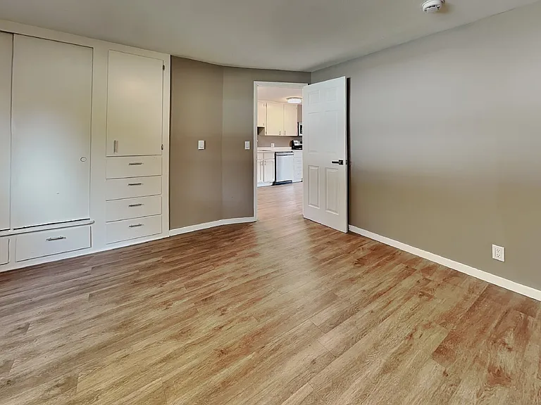102 Summit Ave N #8 — Photo 7