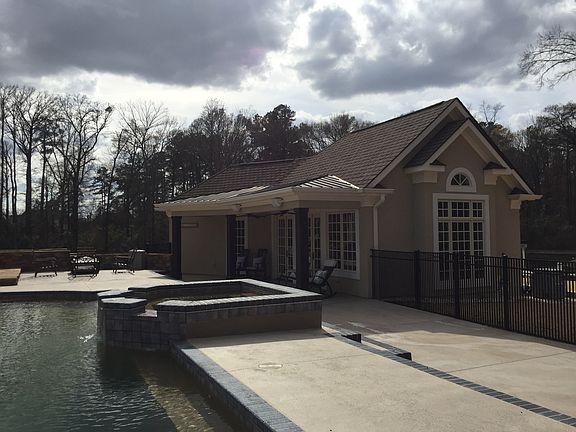 4th image of 304 Grande Oak Blvd W