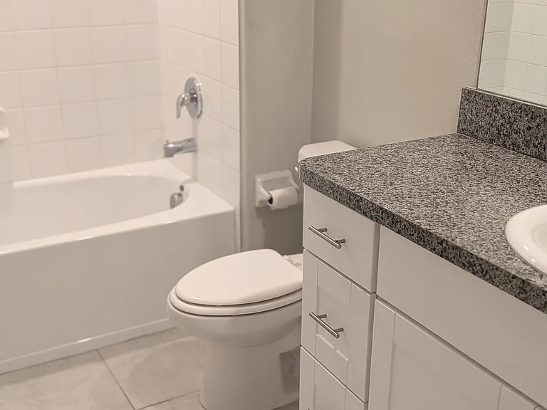 446 Argyll Dr — Photo 6