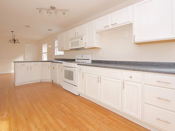 4th image of 1208 Wellington Ave