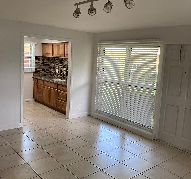 1st image of 227 SE 1st St #4