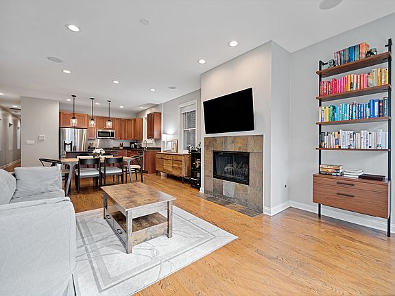 2nd image of 849 N Paulina St #1