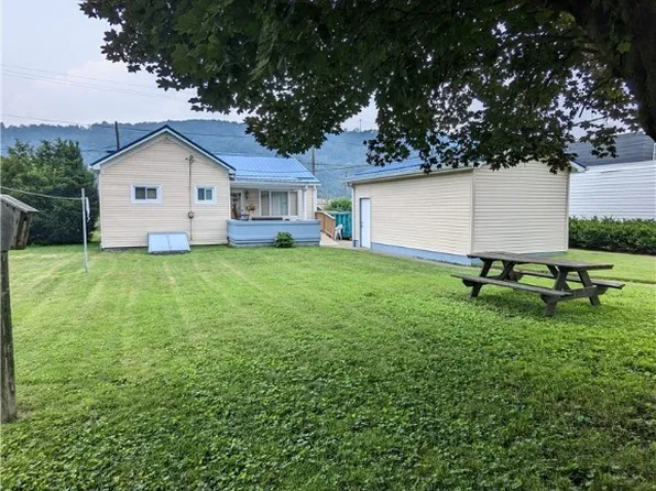 104 Main St, Tiltonsville, OH 43963