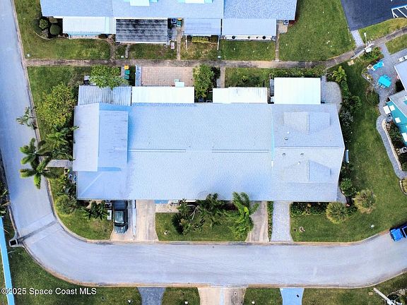 4th image of 426 Emerald Dr S