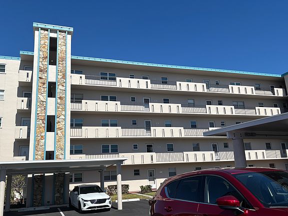 4th image of 3840 Ironwood Ln APT 405H